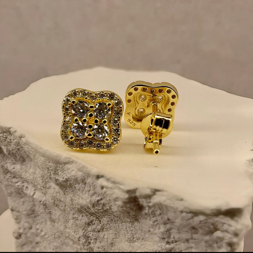 0.58ct Moissanite Clover Stud Earrings 8mm Gold Over 925 Silver - Picture 2 of 9